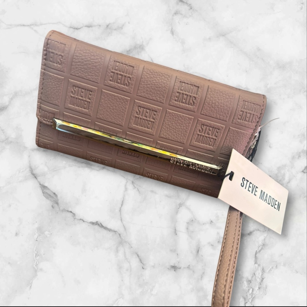 ***SOLD****Steve Madden Tan Embossed Wristlet - Picture 4 of 4